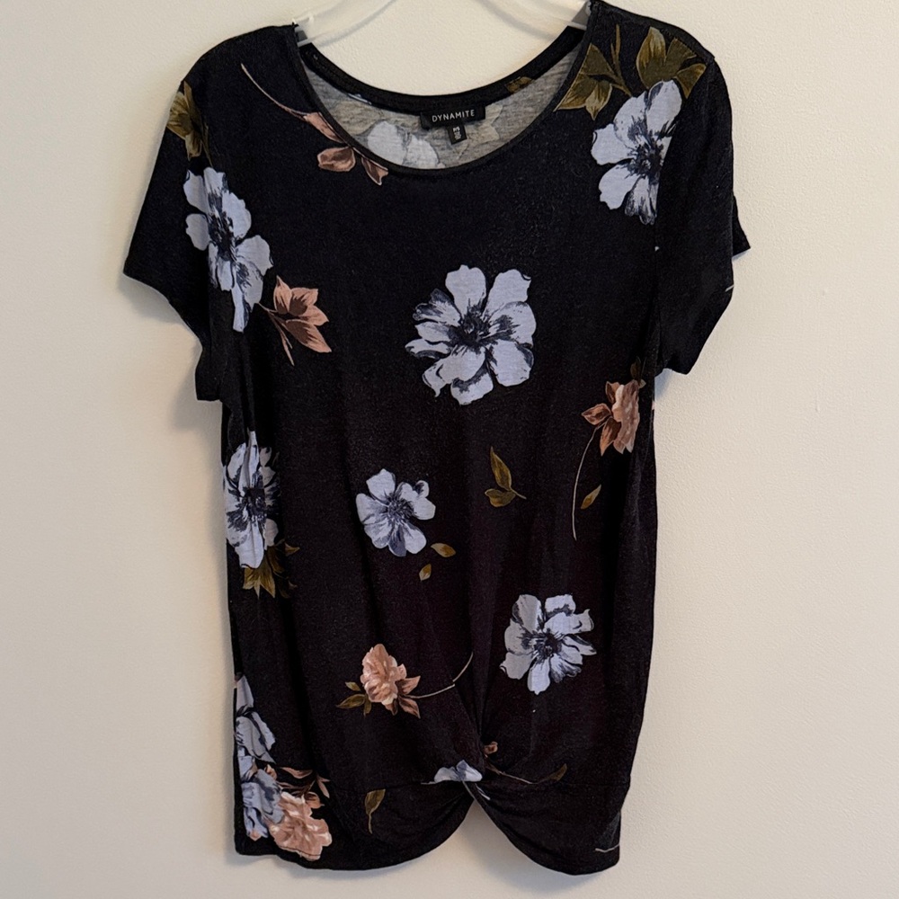 Dynamite Black and White Floral Short Sleeve Top